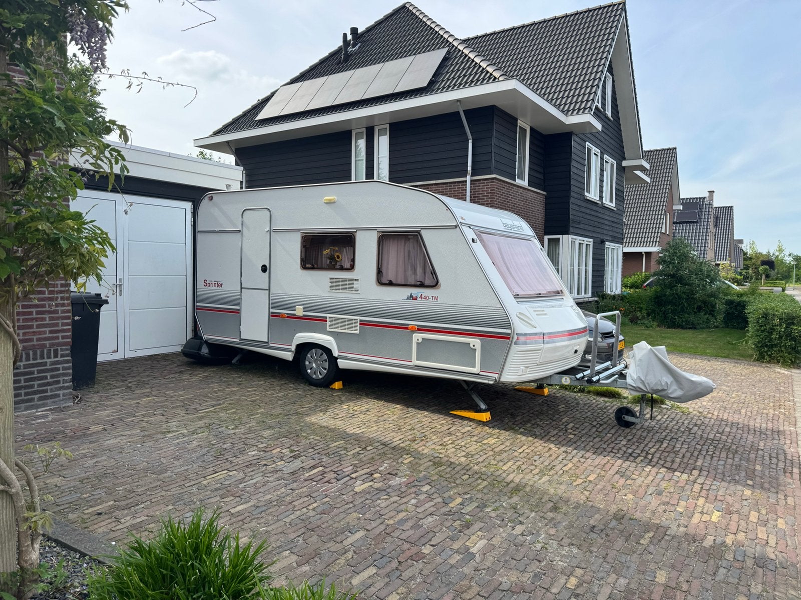 Nette en complete Beyerland Sprinter 440-TM, Vast bed, Treinzit, 750 - 1000 kg, Particulier