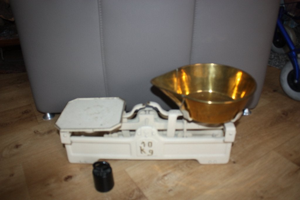 Te koop: Antieke weegschaal 10 KG met messing schaal, Ophalen, Gebruikt, Gebruiksvoorwerp