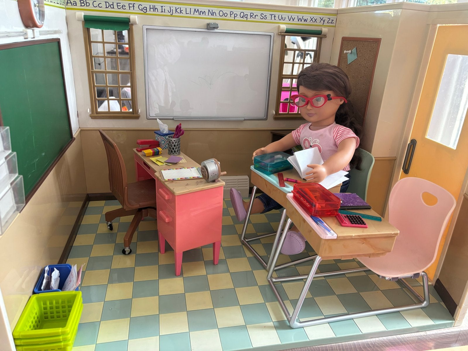 Our Generation Awesome Academy School + pop & accessoires, Ophalen, Zo goed als nieuw, Overige typen
