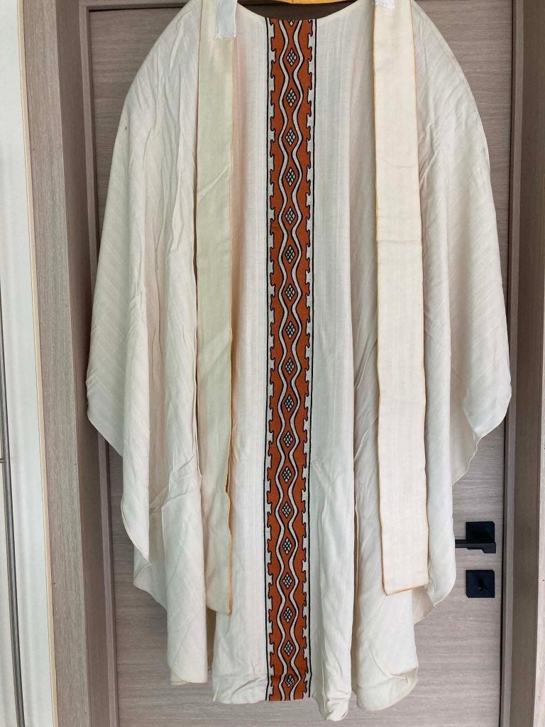 Witte kazuifel met onderstola, Ophalen of Verzenden