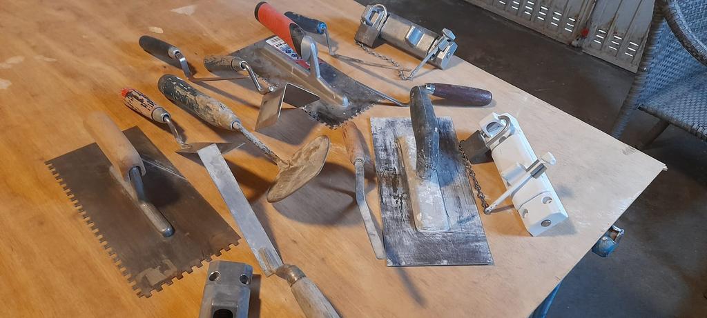 Handgereedschap voor metselwerk/ voegwerk, Ophalen
