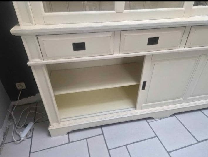 Foto 4 van Mooi dressoir met vitrinekast - crème/wit
