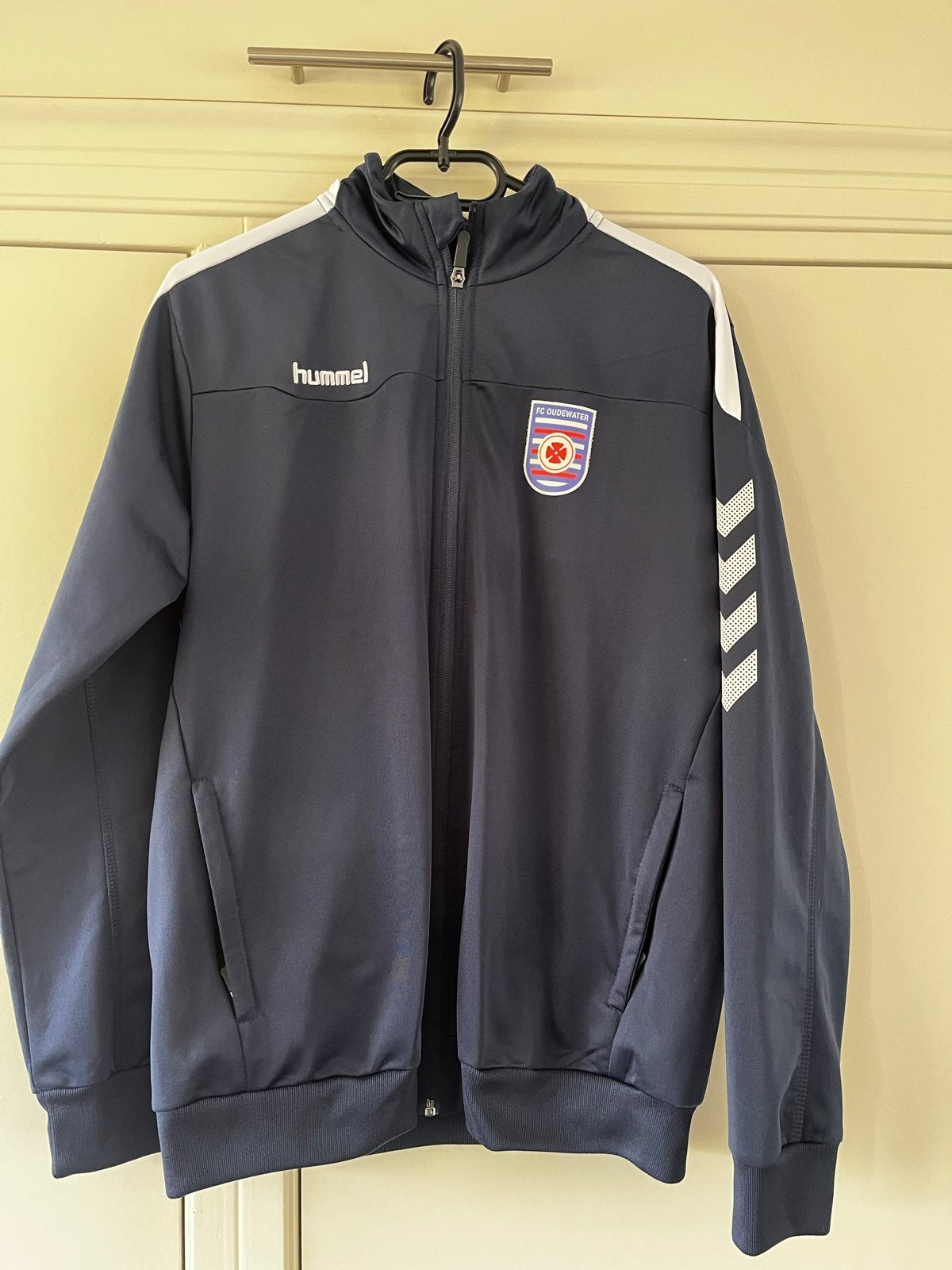 Hummel FC Oudewater Trainingsjack Maat M, Ophalen, Zo goed als nieuw, Voetbal, Maat 48/50 (M)