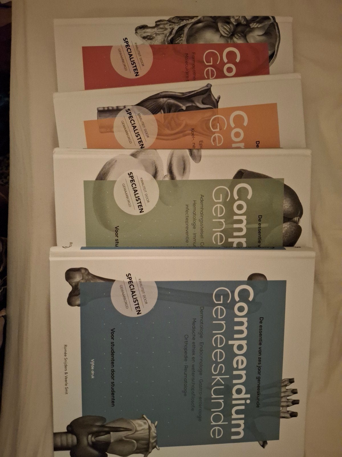 Compendium Geneeskunde 5e druk - Complete Serie (deel 1-4), Ophalen of Verzenden, Beta, Zo goed als nieuw, WO