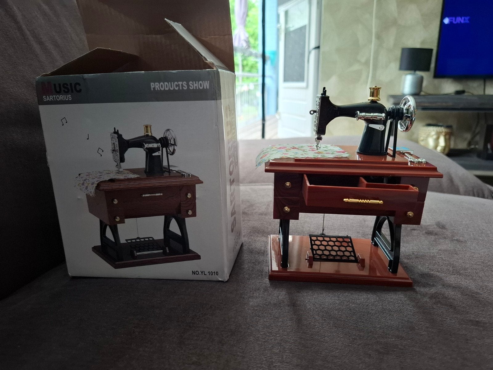 Retro Naaimachine Muziekdoos ( Mechanisch), Ophalen of Verzenden