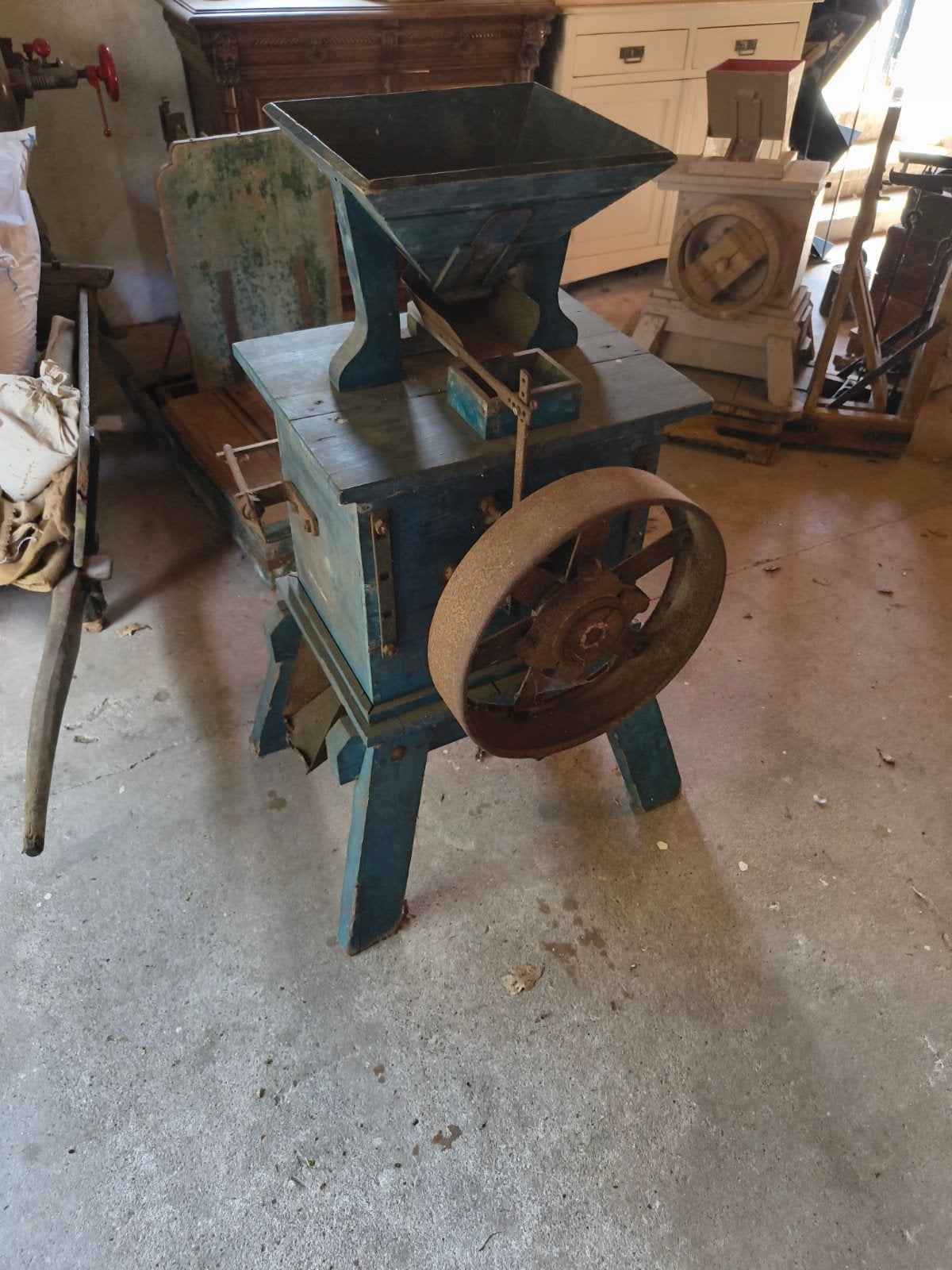 Antieke graanmolen - Decoratief erfgoedstuk, Antiek en Kunst, Antiek | Gereedschap en Instrumenten, Ophalen