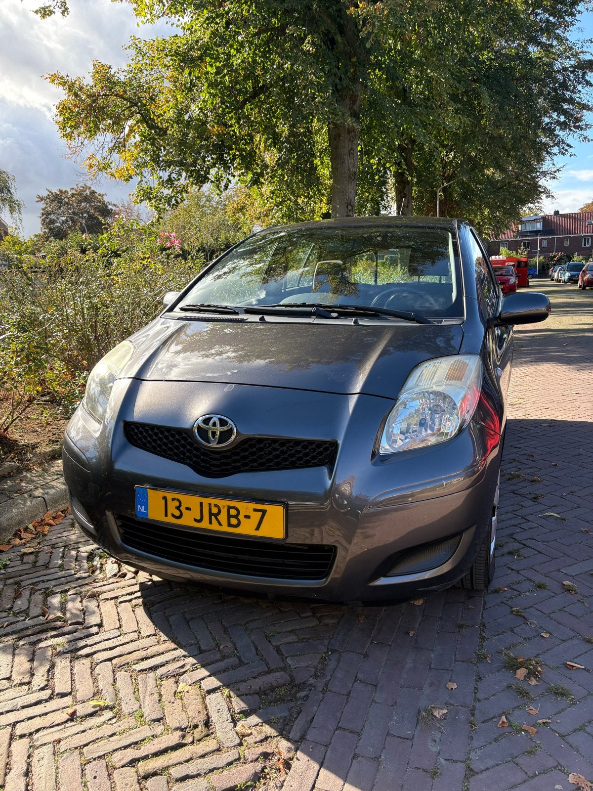 Toyota Yaris 1.3 16V Vvt-i 5DR MMT 2009 Grijs, Dealer onderhouden, 40 €/maand, 750 kg, 4 cilinders