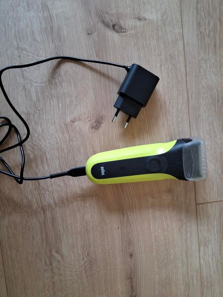 Braun scheerapparaat, Witgoed en Apparatuur, Persoonlijke-verzorgingsapparatuur, Ophalen, Zo goed als nieuw, Scheren en Epileren