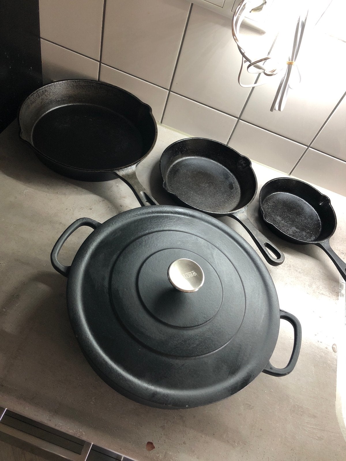 Complete Gietijzeren Pannenset - Diverse Maten, Gebruikt, Gietijzer, Met deksel, Pannenset