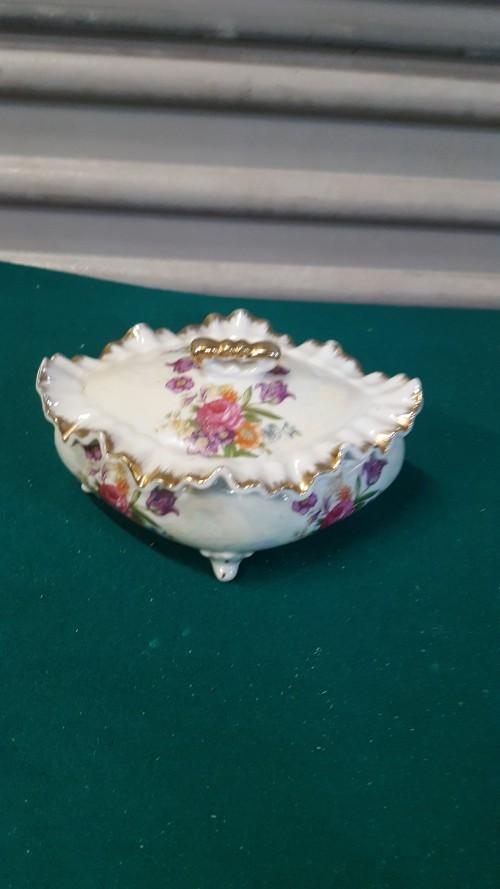 Schaal met deksel, brocante, met bloemen gedecoreerd, golven, Ophalen of Verzenden, 'T Olde Gre-j, Info@toldegrej.nl, Endepoelstraat 20f Didam