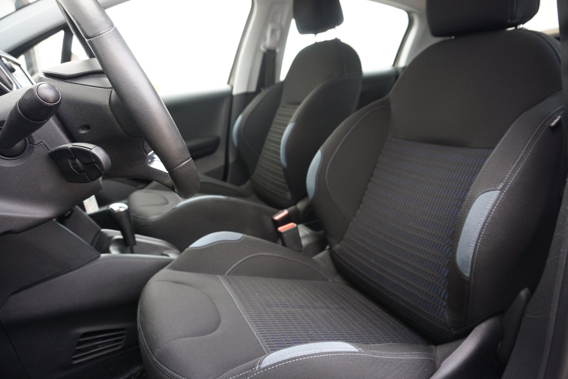 Peugeot 208 1.6 VTi Allure, Auto's, Euro 5, Stof, Gebruikt, Zwart