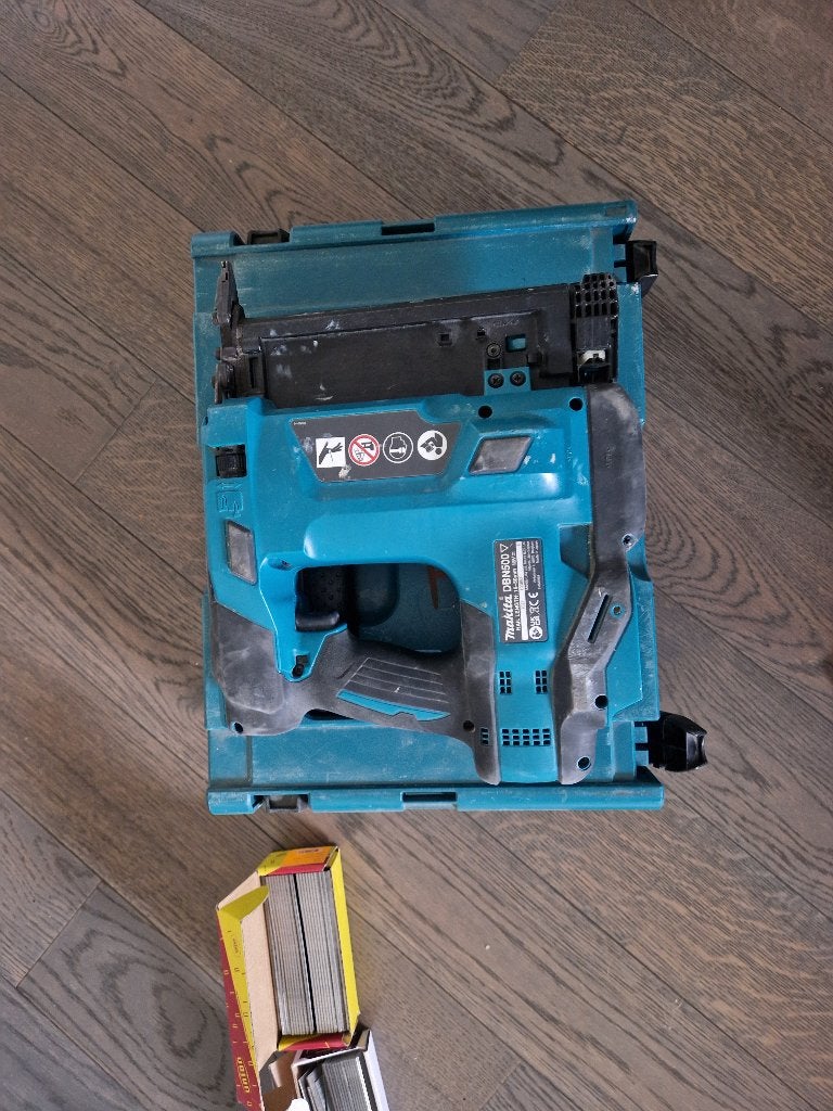 Makita Tacker DBN500, Ophalen, Zo goed als nieuw