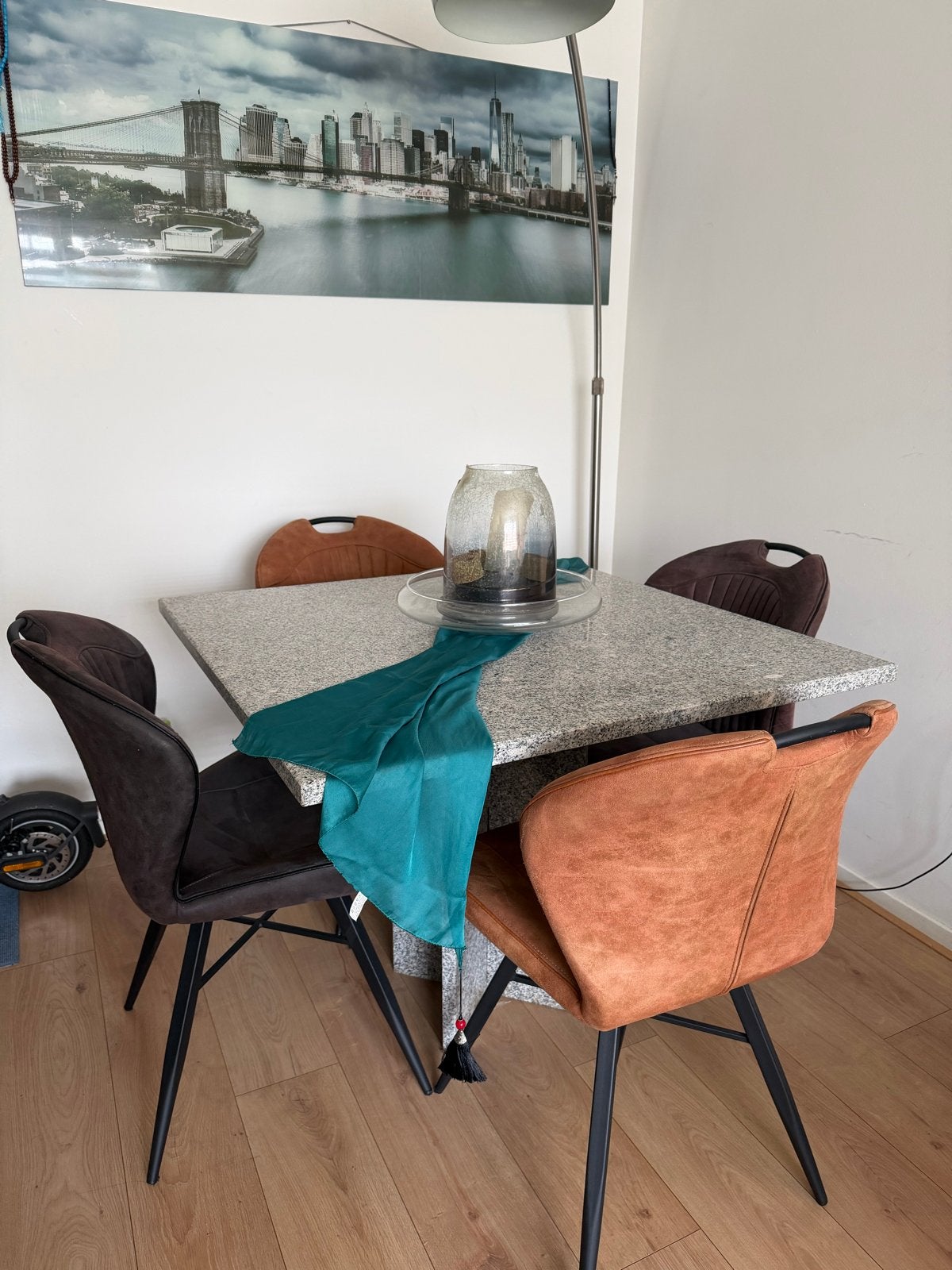 Marmeren eettafel met 4 stoelen, Huis en Inrichting, Tafels | Eettafels, Ophalen, Overige materialen, Gebruikt, 100 tot 150 cm