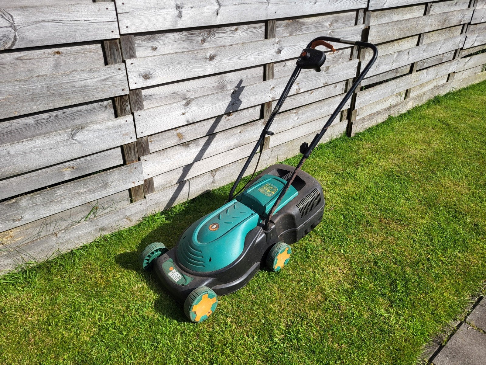 Black & Decker elektrische grasmaaier 34cm, Ophalen, Gebruikt, Elektrische grasmaaier, Black & Decker