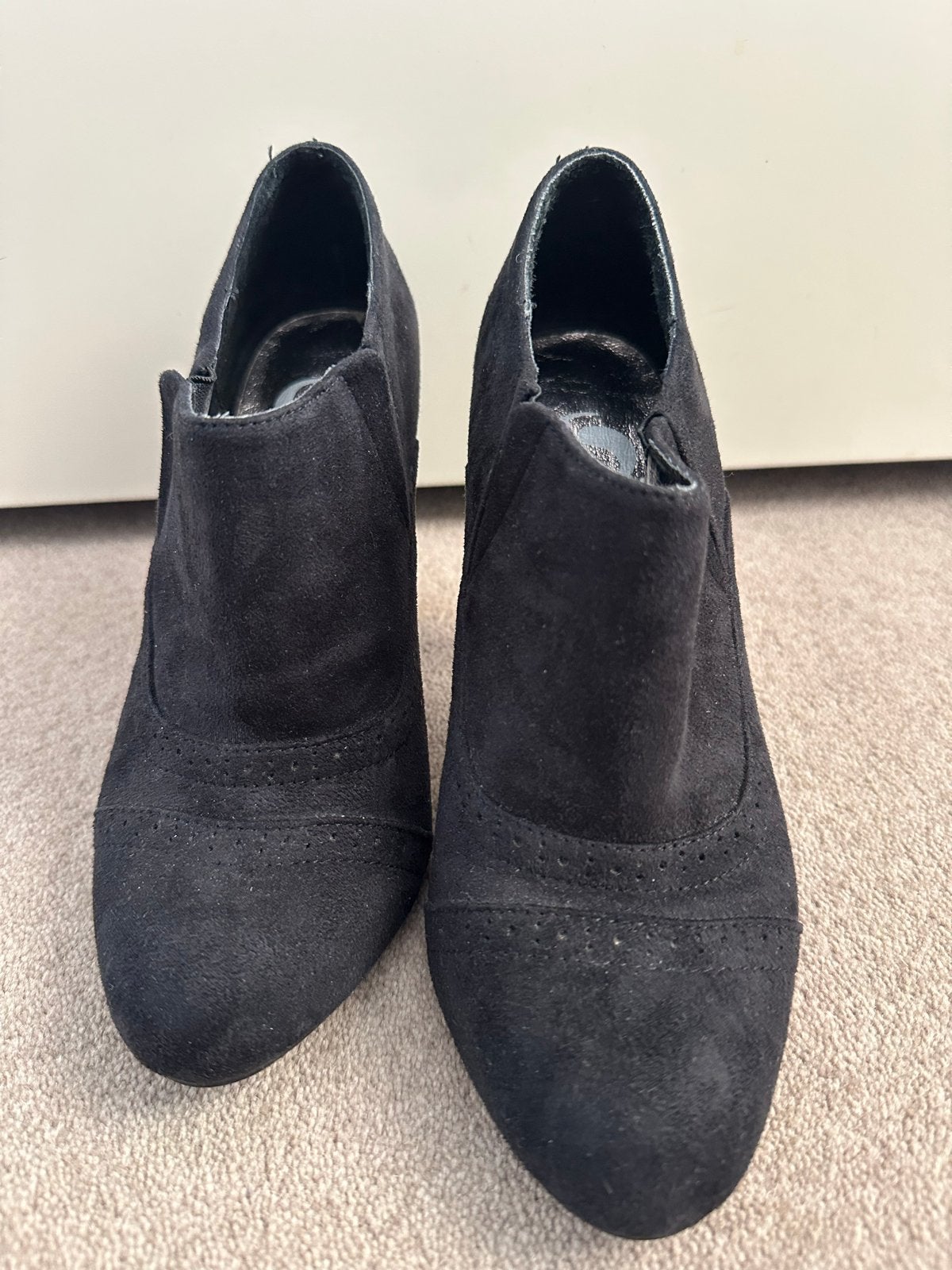 Sacha Zwarte Suède Pump Laarsjes - Maat 38, Hak 10 cm, Kleding | Dames, Schoenen, Verzenden, Zwart, Lage of Enkellaarzen, Gedragen