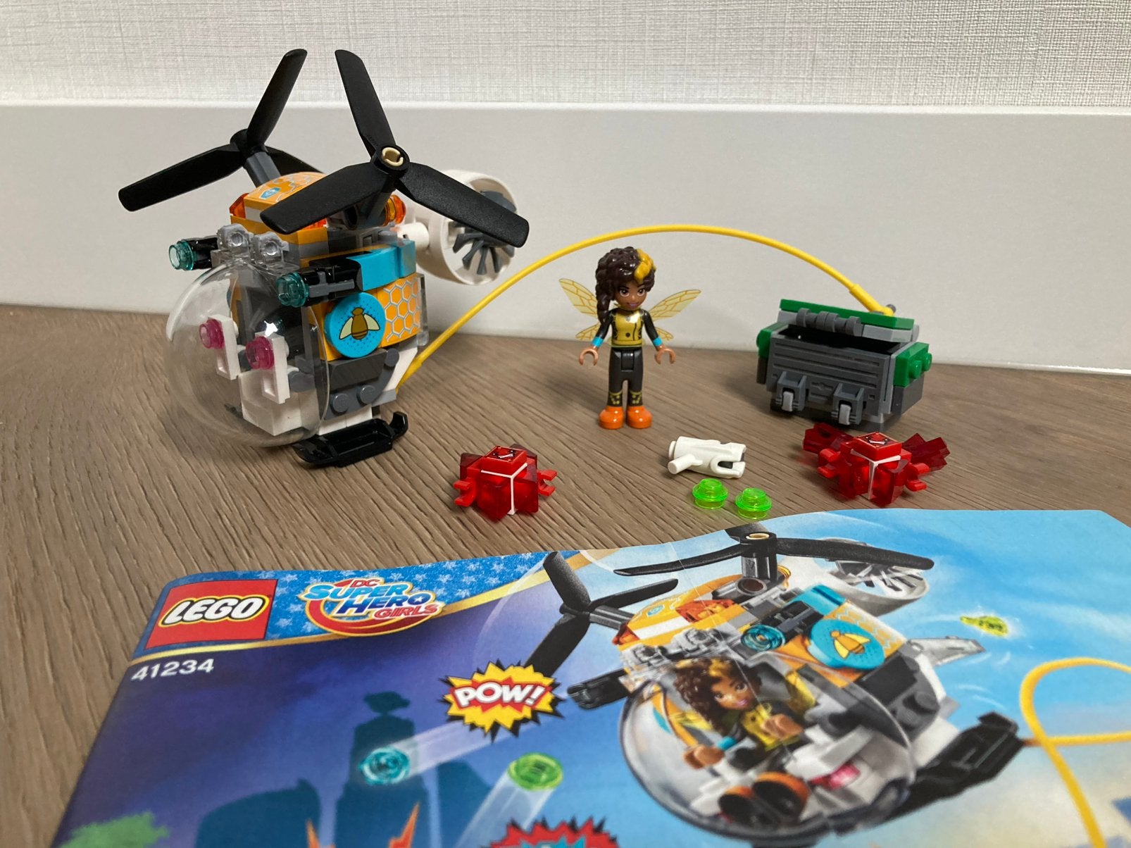 100% compleet Lego DC Super Hero Girls 41234 Bumblebee Heli, Kinderen en Baby's, Speelgoed | Duplo en Lego, Lego, Ophalen of Verzenden
