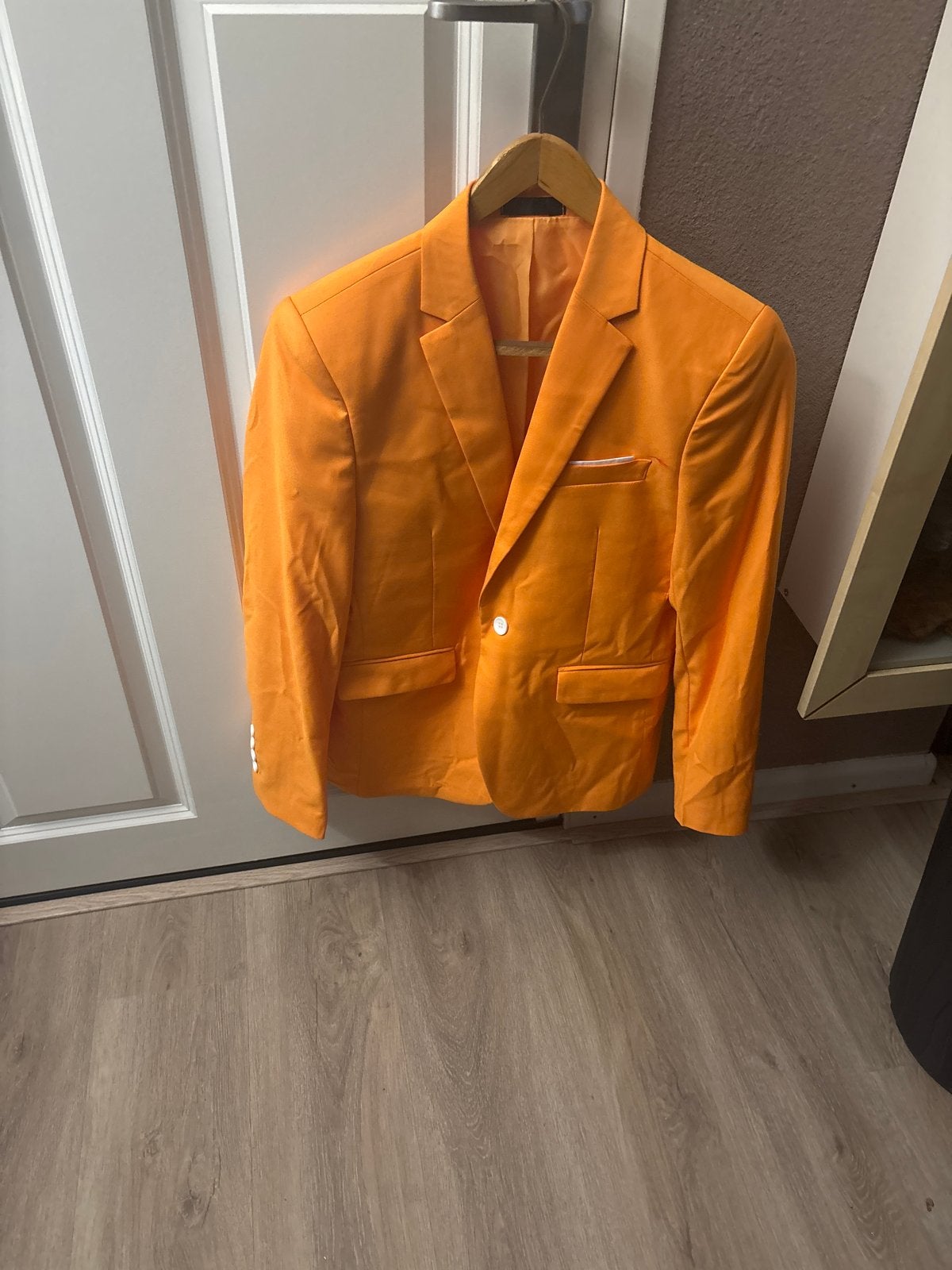 Nieuwe Oranje Blazer Maat XL (valt klein), Kleding | Heren, Ophalen of Verzenden, Nieuw, Maat 56/58 (XL), Oranje
