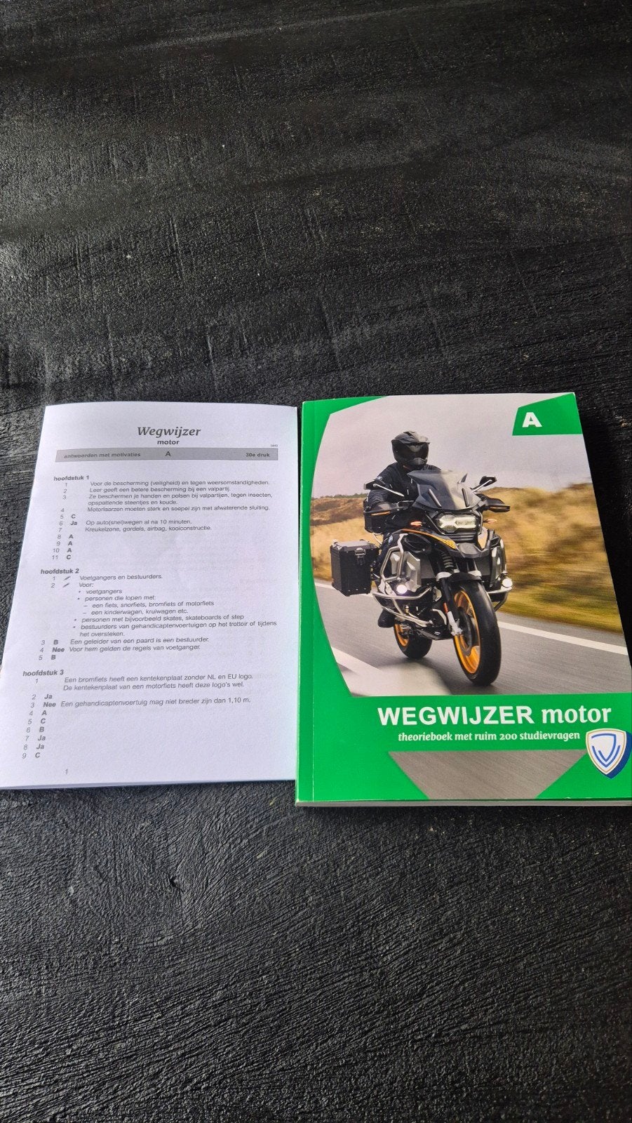 Wegwijzer motor theorieboek met ruim 200 studievragen, Boeken, Ophalen of Verzenden