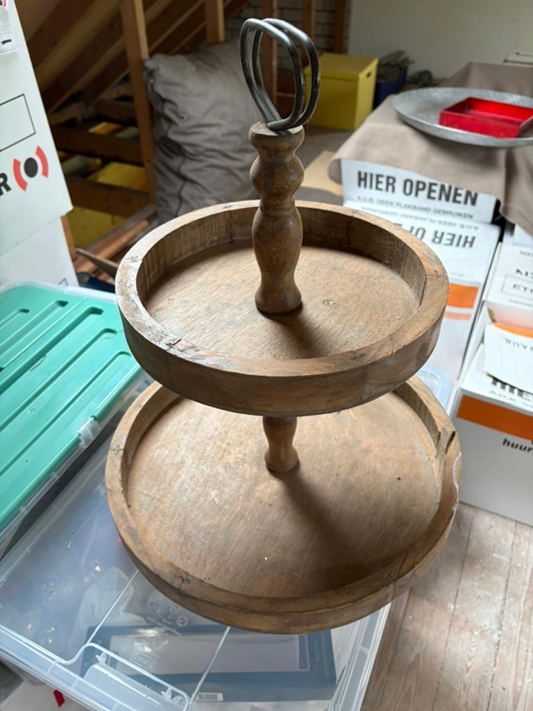 Decoratieve etagère van dennenhout met ijzeren handvat, Ophalen, Gebruikt
