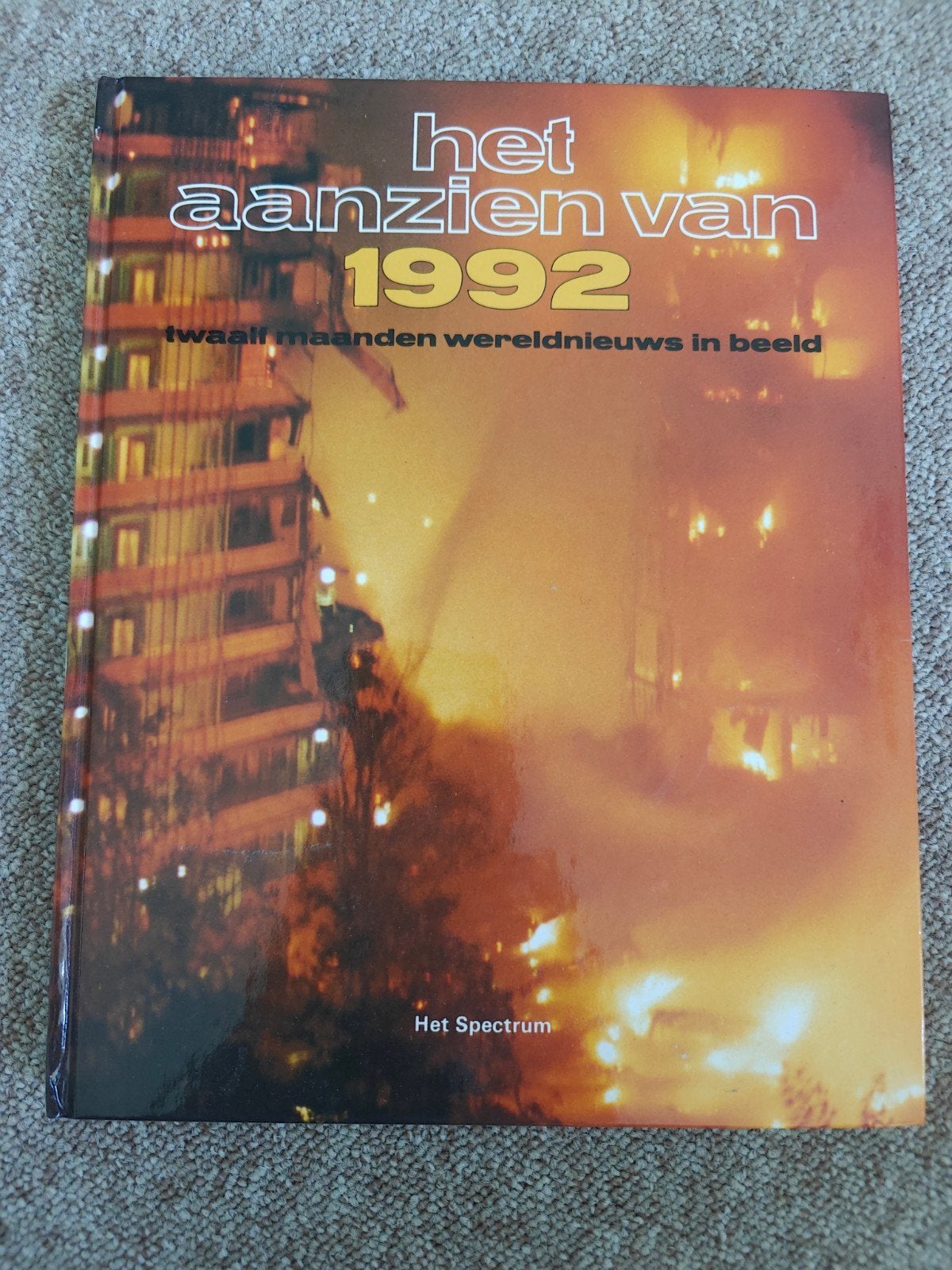 het aanzien van 1992, Ophalen of Verzenden, Zo goed als nieuw