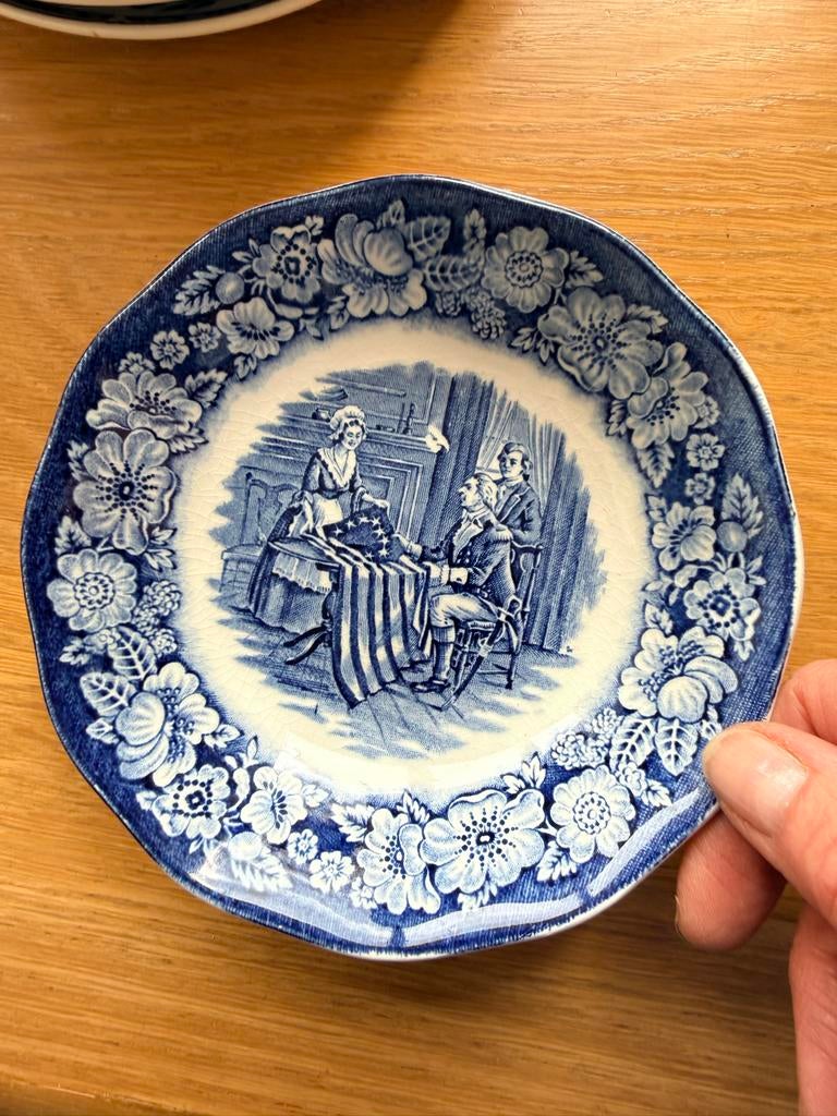Mooi schaaltje met blauw-wit tafereel, Ophalen