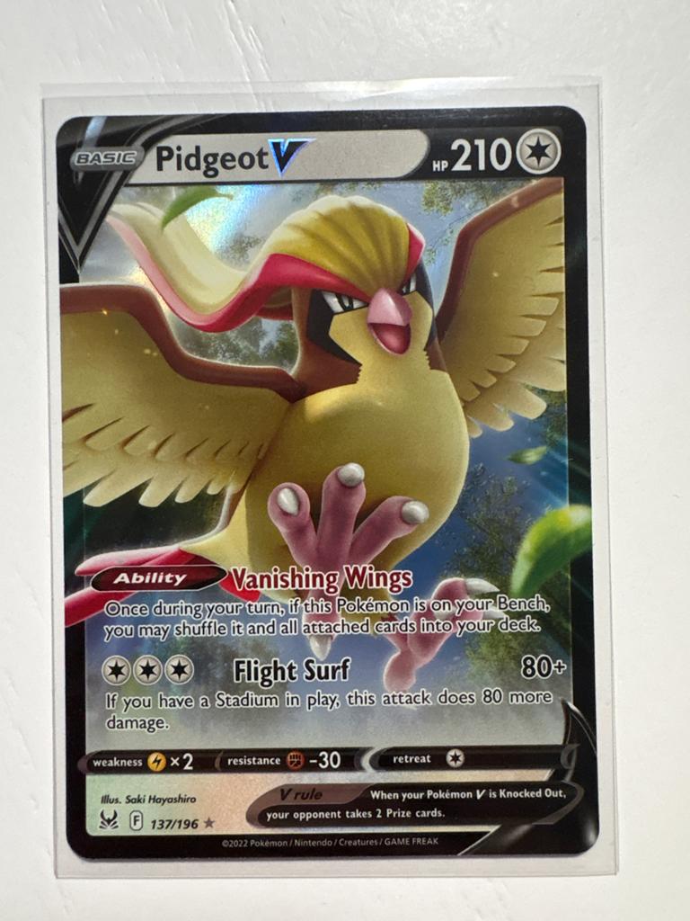 Pidgeot V Pokémon kaart 137/196, Ophalen of Verzenden, Zo goed als nieuw, Losse kaart