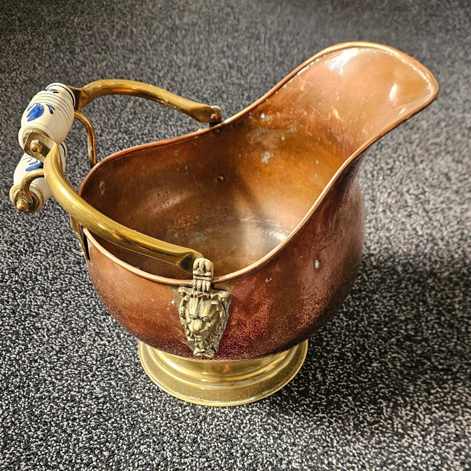 Antieke Koperen kolenkit met porseleinen handvat, Antiek en Kunst, Ophalen of Verzenden, Koper