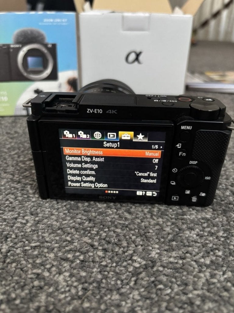 Foto 10 van Sony ZV-E10L 4K Camera + 16-50mm Lens Zwart