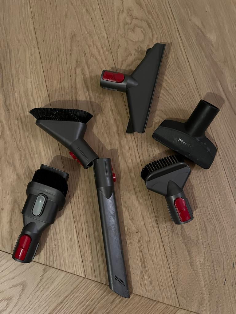 Dyson stang met borstel en opzetstukken V7/V10 (universeel), Witgoed en Apparatuur, Stofzuigers, Ophalen of Verzenden, Gebruikt