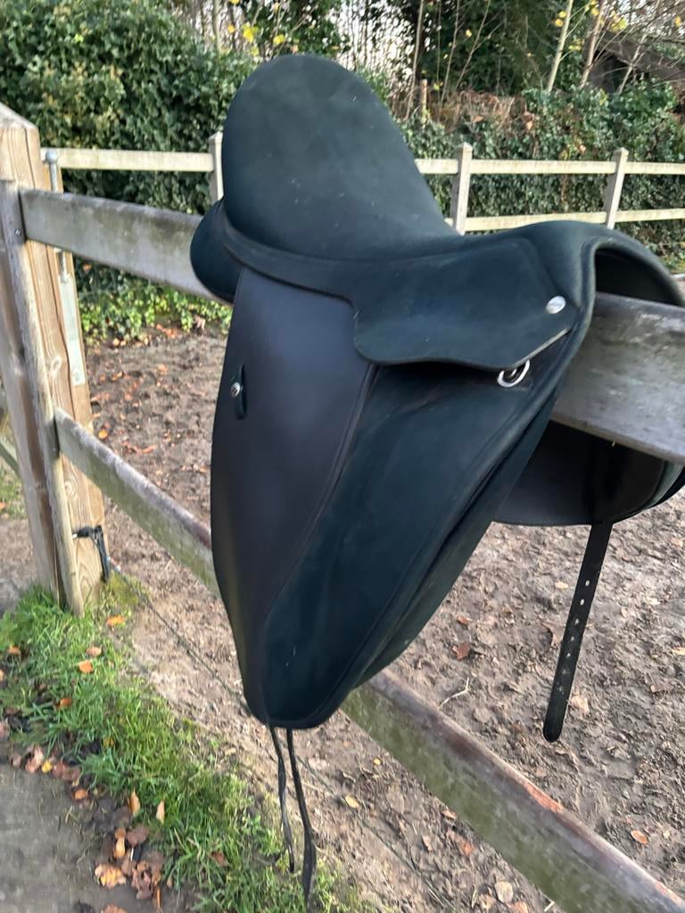 Wintec Pro dressuurzadel 17’/M zwart - in uitstekende staat, Dieren en Toebehoren, Paarden en Pony's | Zadels, Ophalen of Verzenden