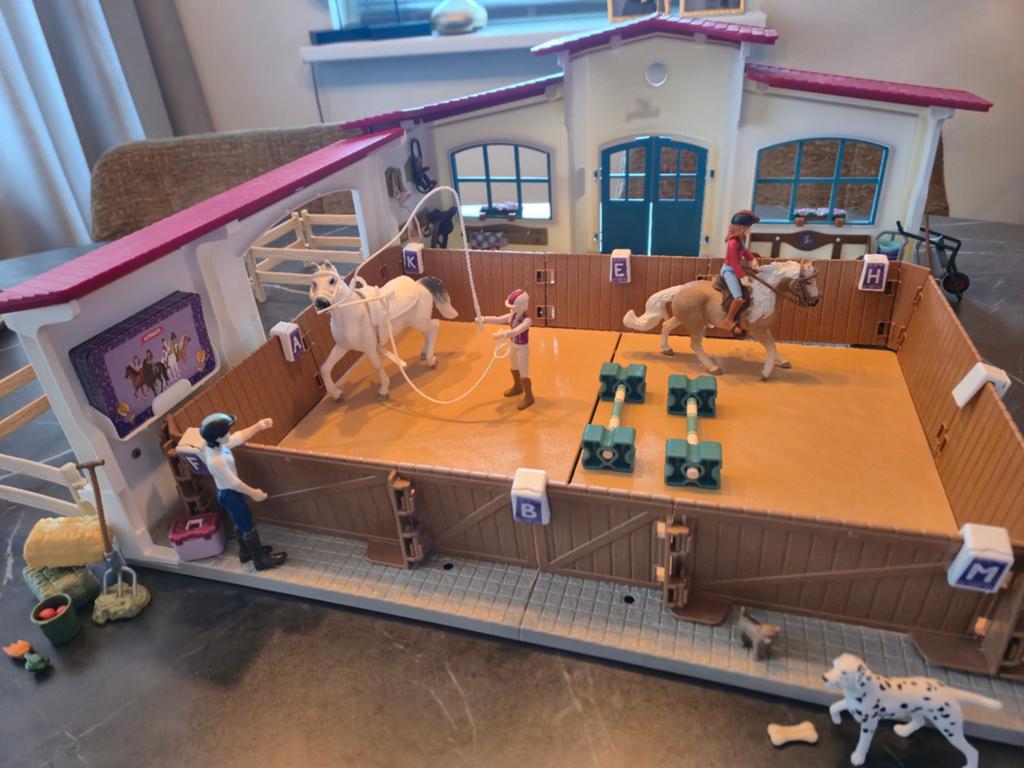 Schleich manege + stal + wasplaats, Ophalen, Zo goed als nieuw