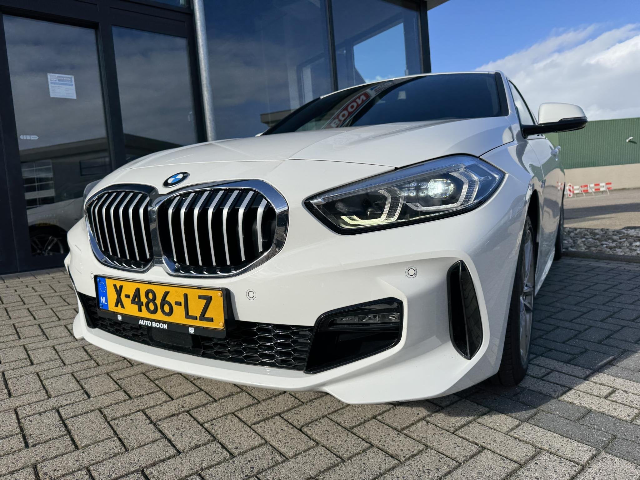 BMW 1-serie 118i 136PK AUTOMAAT M SPORT APPCARPLAY/NAVI/SFEE, Dealer onderhouden, 136 pk, Gebruikt, Leder en Stof