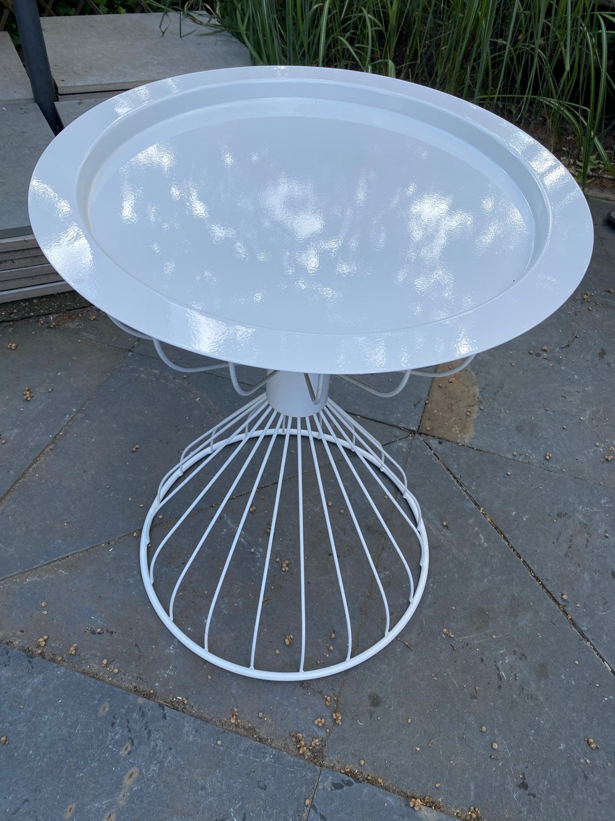 Witte ronde metalen bijzettafel, diameter 50cm, hoogte 59cm, Minder dan 55 cm, Gebruikt, Metaal of Aluminium, Rond