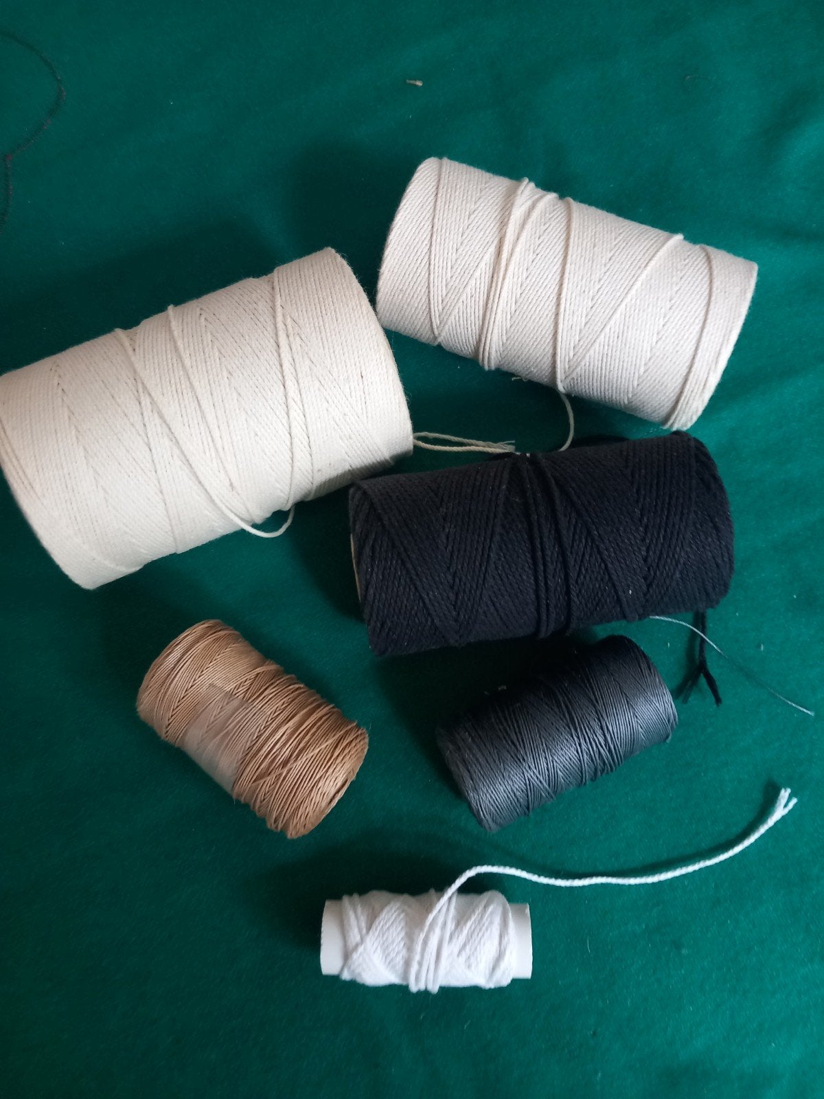 Set van diverse rollen macramé touw in verschillende kleuren, Ophalen of Verzenden