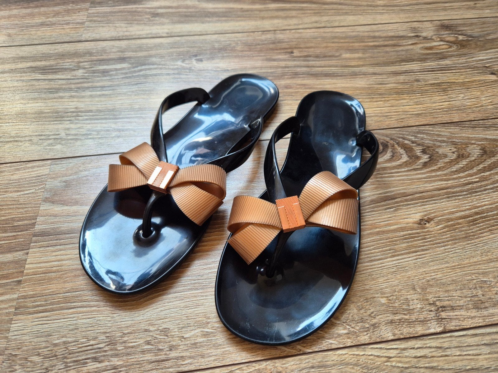 Ted Baker slippers maat 39, Kleding | Dames, Schoenen, Slippers, Zwart, Ophalen of Verzenden, Zo goed als nieuw