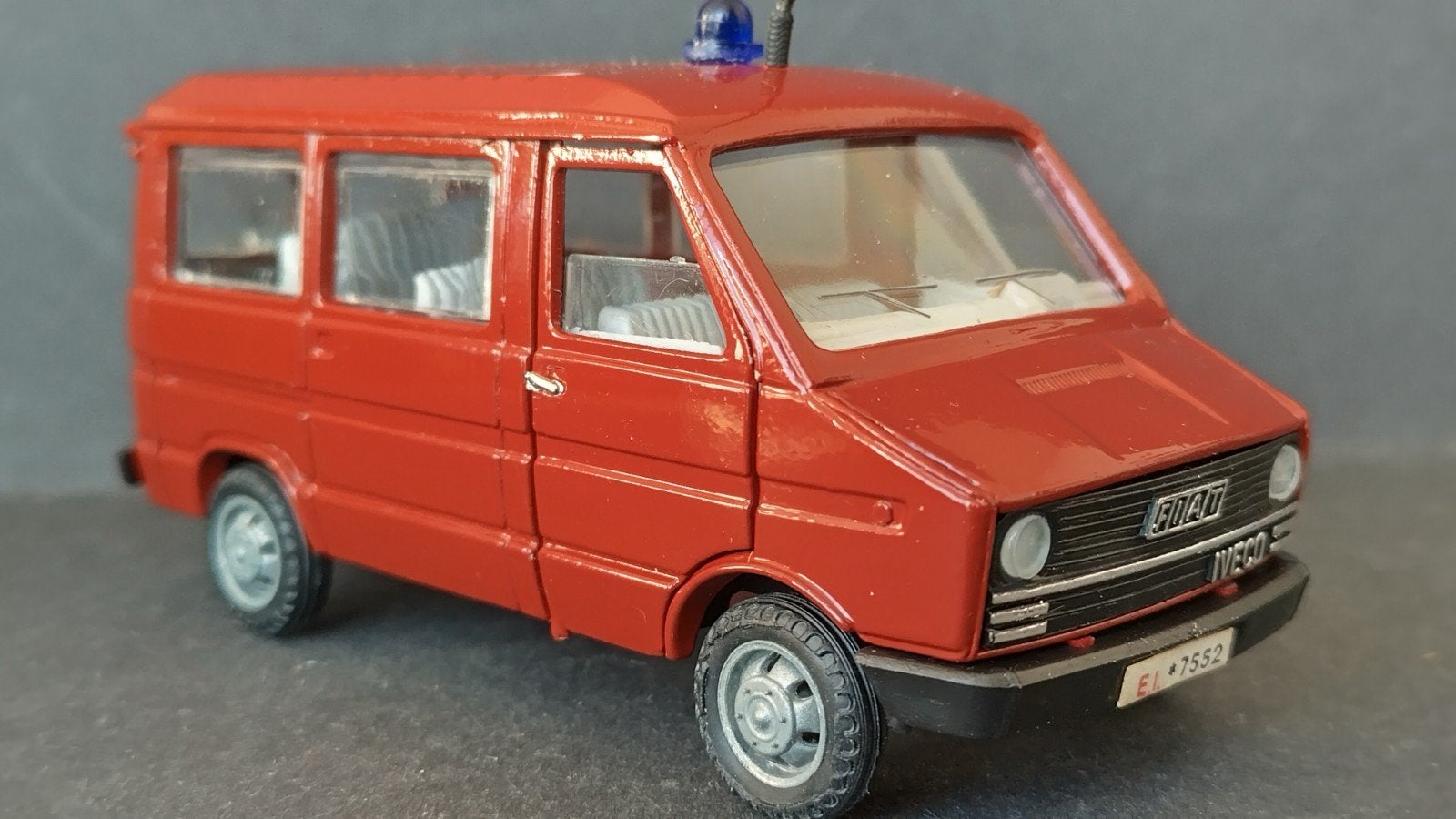 Iveco Daily brandweer 1:43 Old Cars Italy Pol, Overige merken, Auto, Verzenden, .