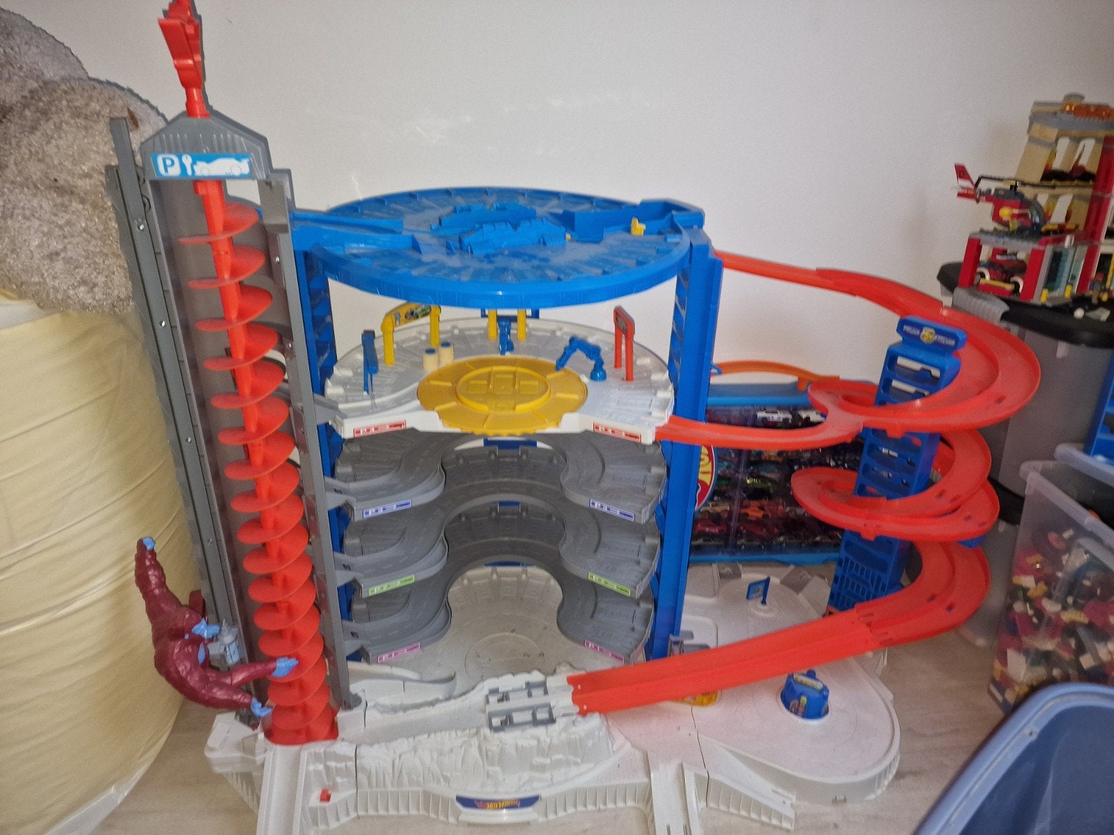Hot Wheels Super Ultimate Garage met opbergboxen en auto's, Ophalen, Zo goed als nieuw