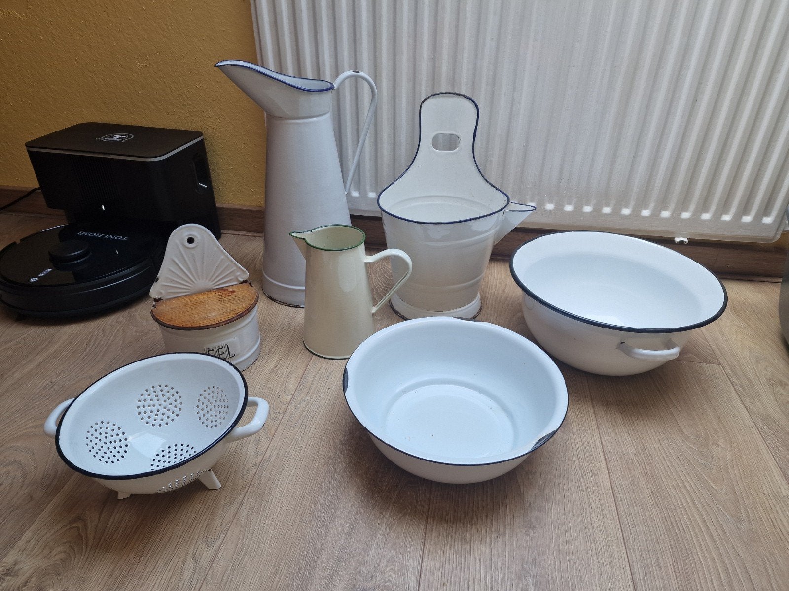 Brocante emaille set 7 delig- wit met blauwe of zwarte rand, Ophalen of Verzenden