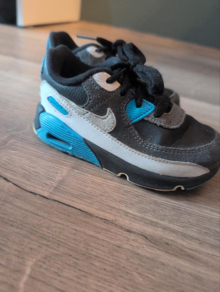 Nike Air Max sneakers maat 25 zo goed als nieuw, Kinderen en Baby's, Kinderkleding | Schoenen en Sokken, Ophalen of Verzenden