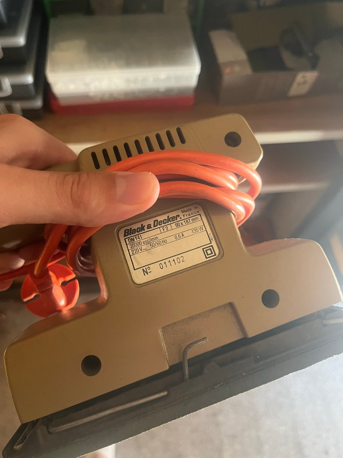Black & Decker Vlakschuurmachine DN 141 - 135W, Doe-het-zelf en Verbouw, Ophalen of Verzenden, Gebruikt, Minder dan 600 watt, Vlakschuurmachine