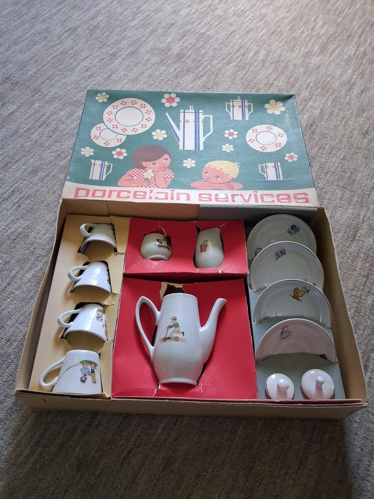 brocante porseleinen kinder koffieserviesje, Ophalen