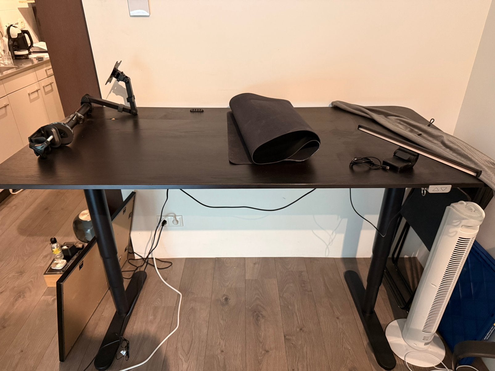 Ikea elektrisch bureau zwart, Huis en Inrichting, Bureaus, Ophalen, Elektrisch, Zo goed als nieuw, IKEA