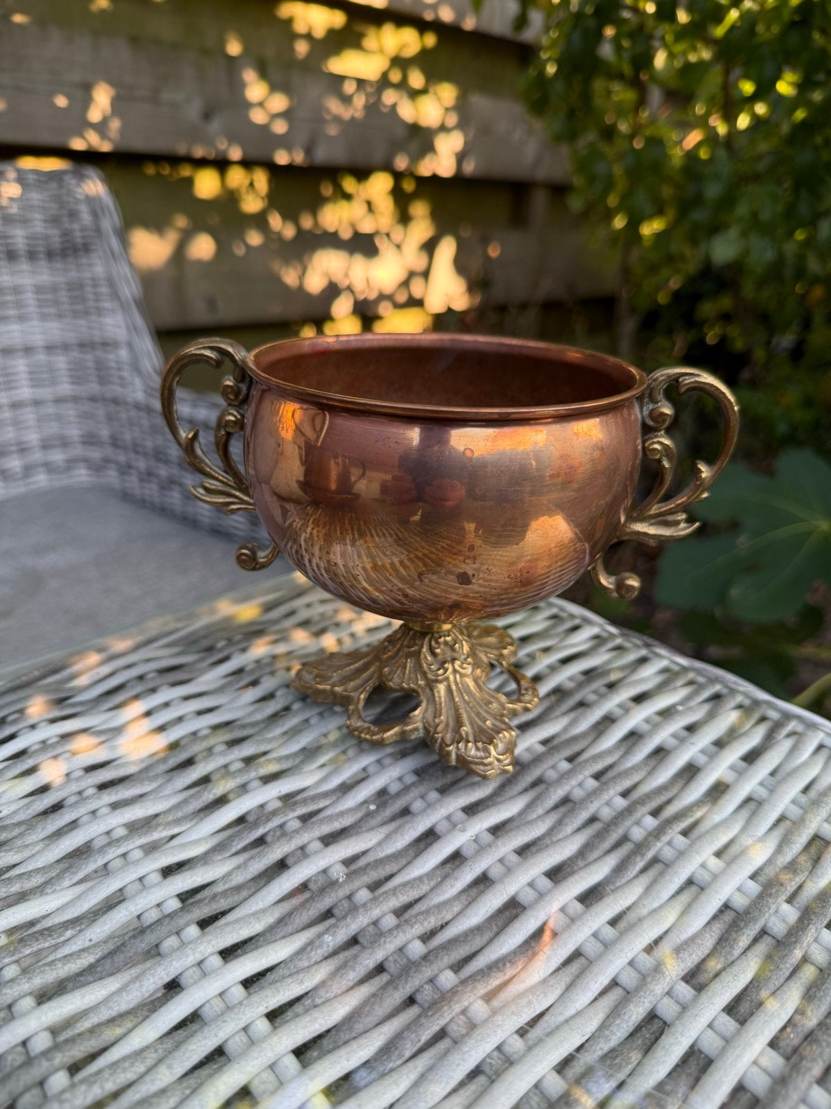 Antieke Koperen Beker met Bronzen Voet en Handvatten, Ophalen of Verzenden, Koper