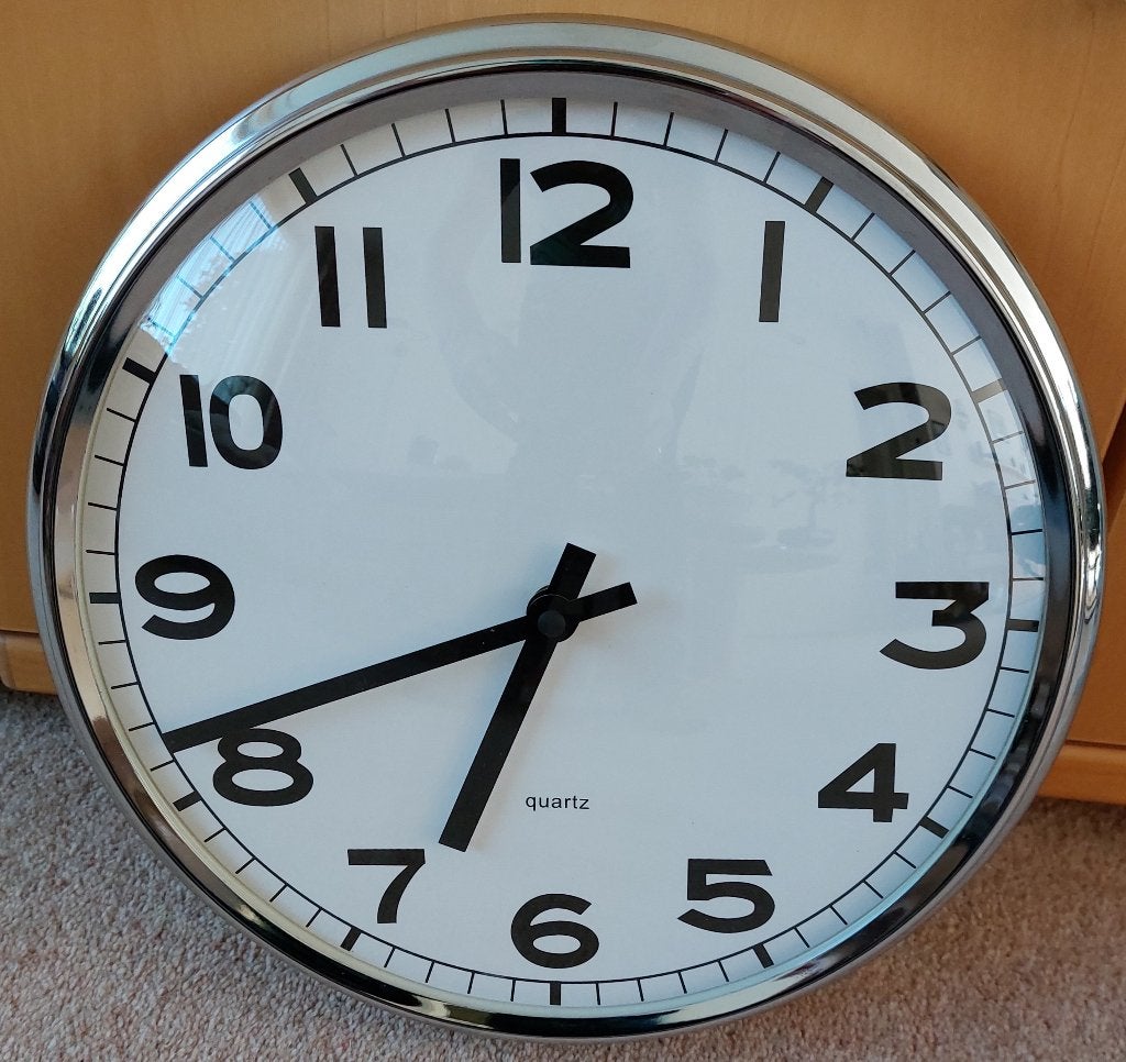 Ikea quartz stationsklok in goede staat - zeer stil uurwerk, Ophalen, Gebruikt, Analoog, Wandklok