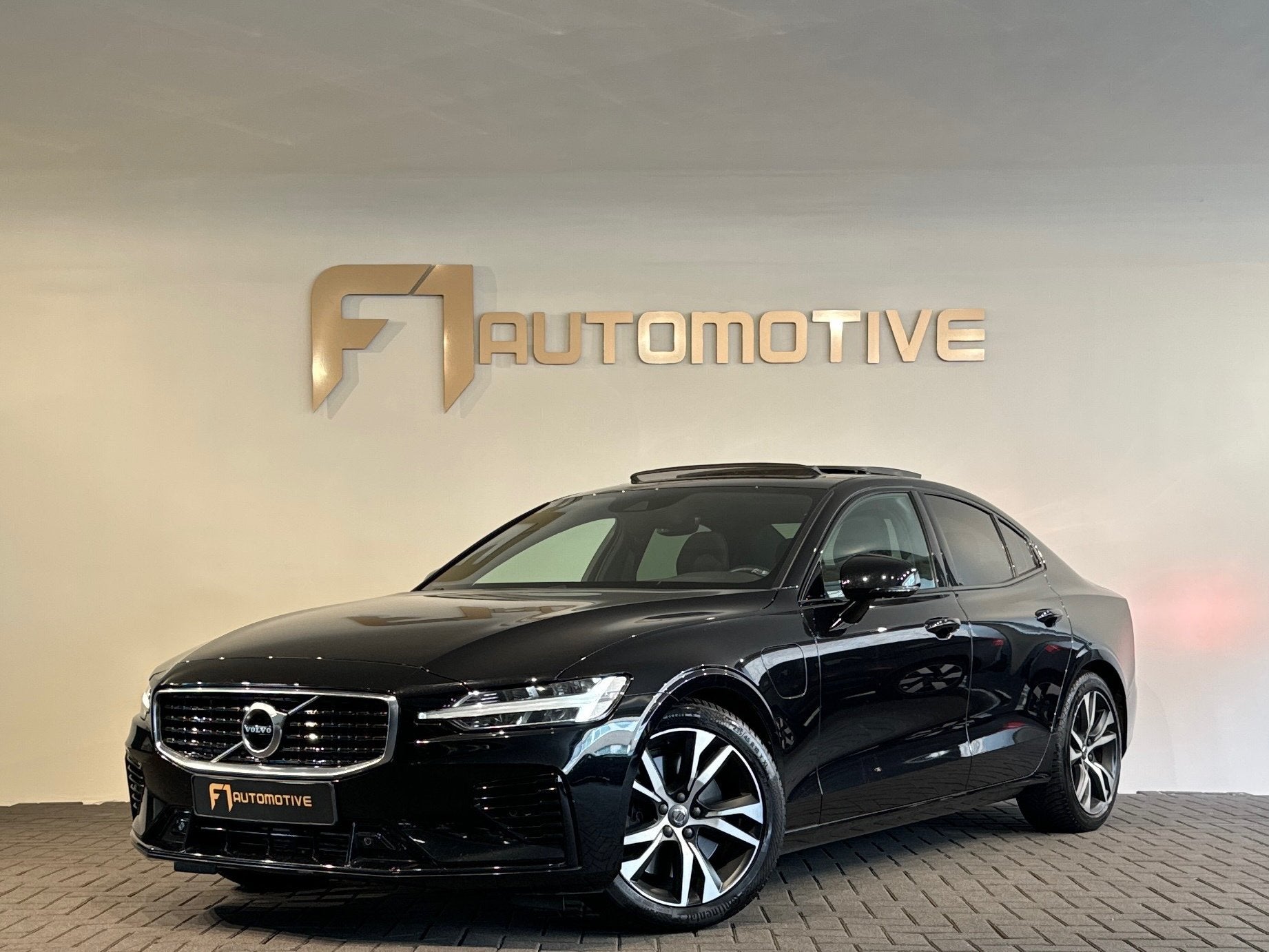 Volvo S60 2.0 T6 AWD Twin Engine R-Design Pano|Memory|Camera, Auto's, Automaat, Automatische klimaatregeling, Gebruikt, 4 cilinders