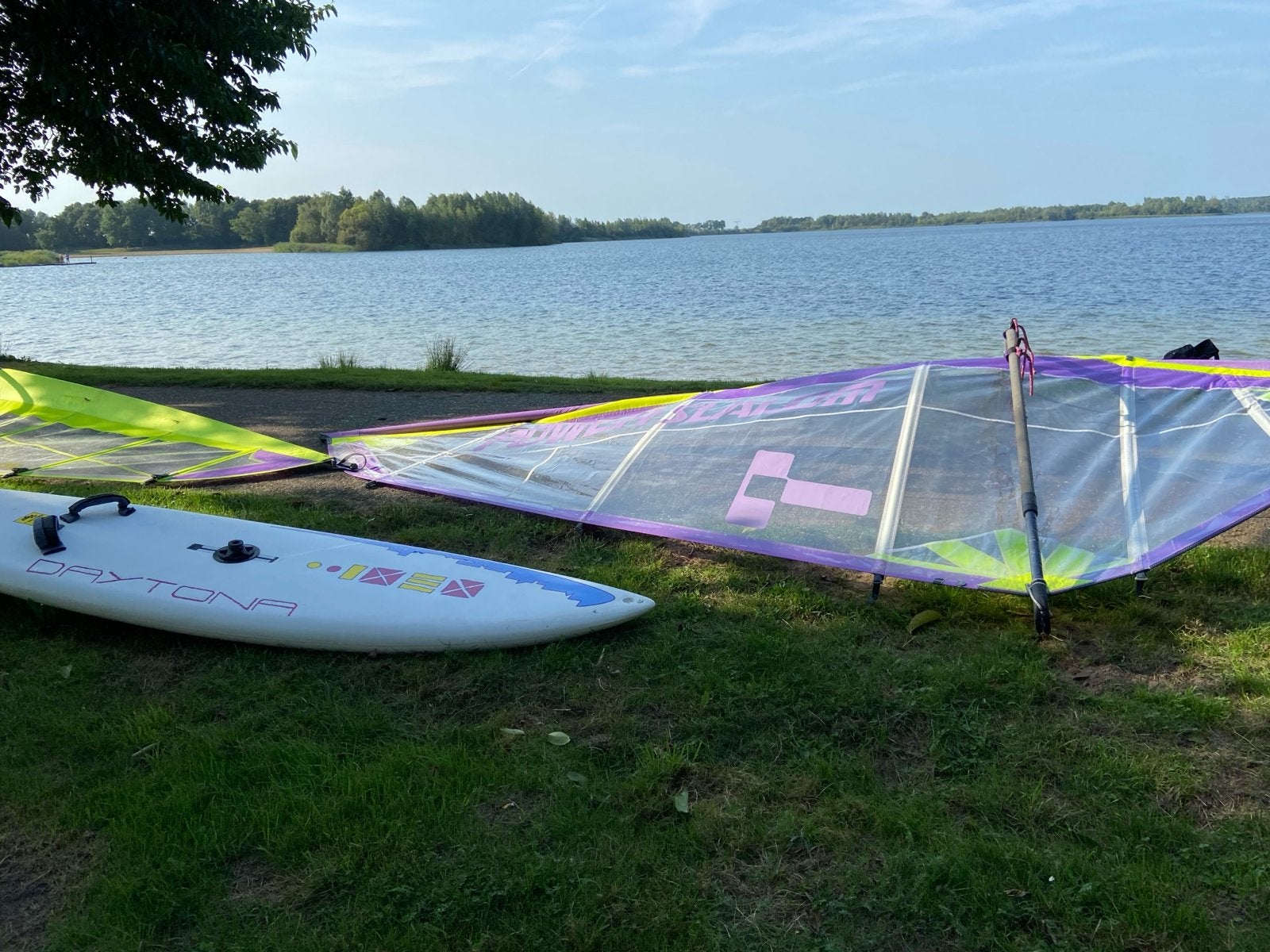 Windsurfplank Tiga Daytona 295, Watersport en Boten, Windsurfen, 250 tot 300 cm, Gebruikt, Met giek, 5 tot 6.5 m²