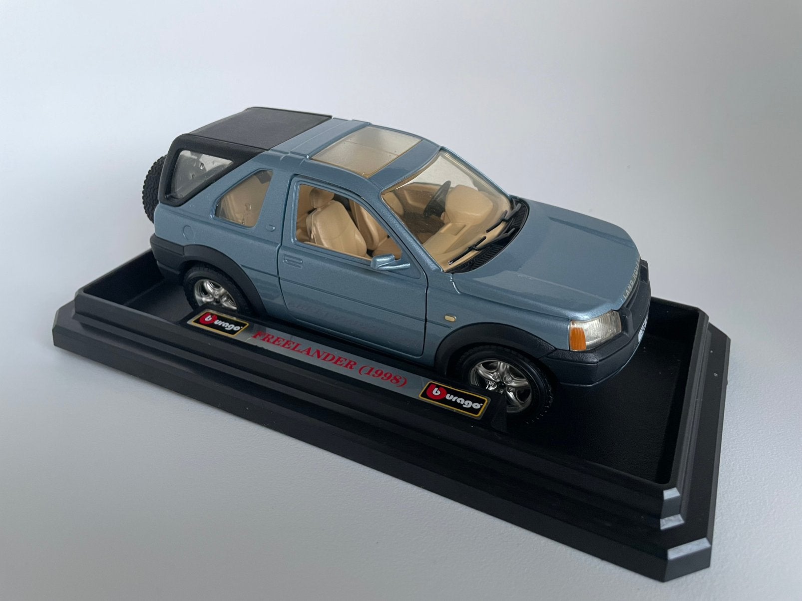 model Land Rover Freelander soft top 1998 blauw 1/24 Bburago, Ophalen of Verzenden, Gebruikt, Auto, Bburago