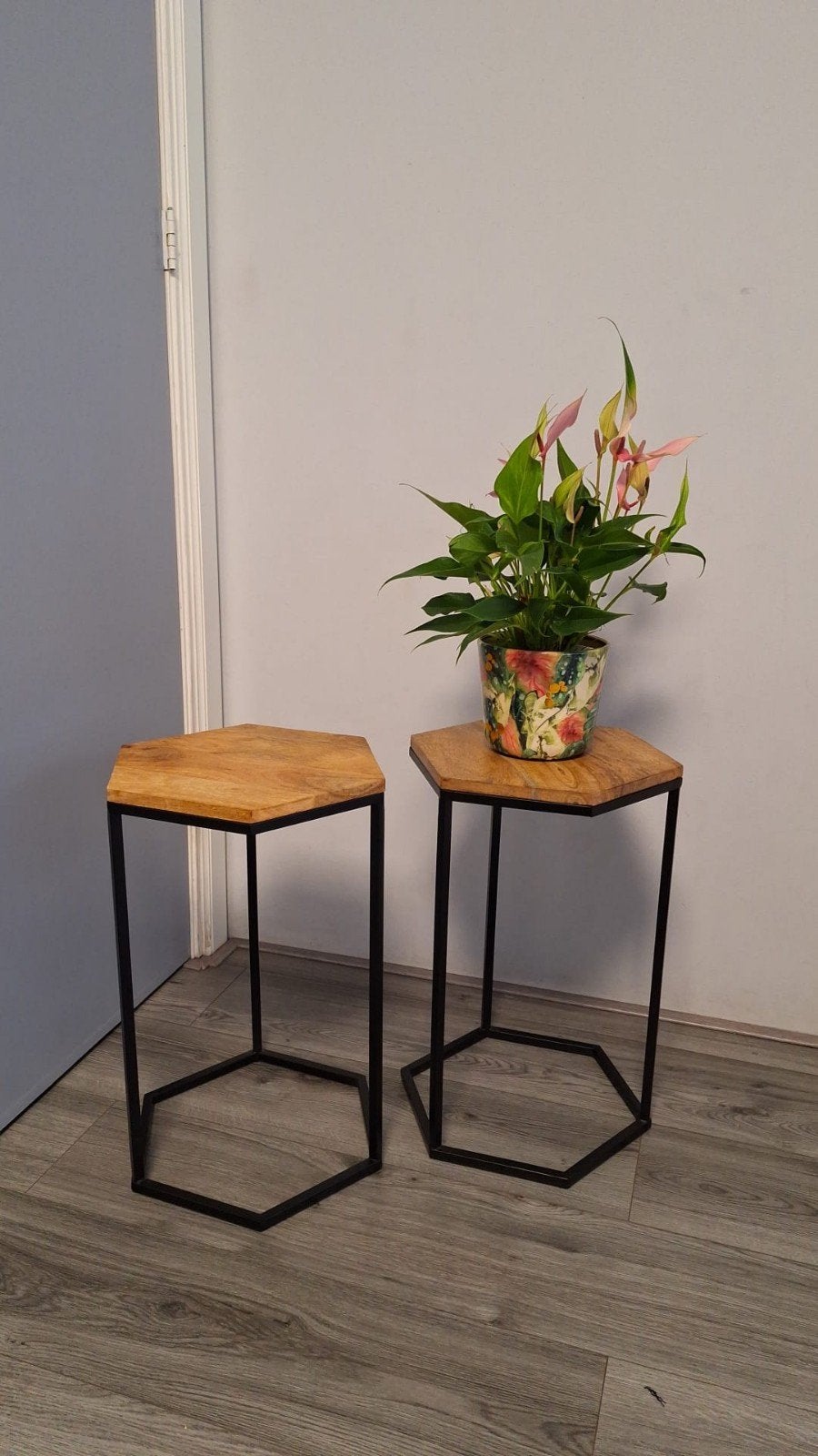 Set van 2 zeshoekige bijzettafels van hout en metaal, Minder dan 55 cm, Gebruikt, Industrieel, Modern, Scandinavisch, Overige vormen