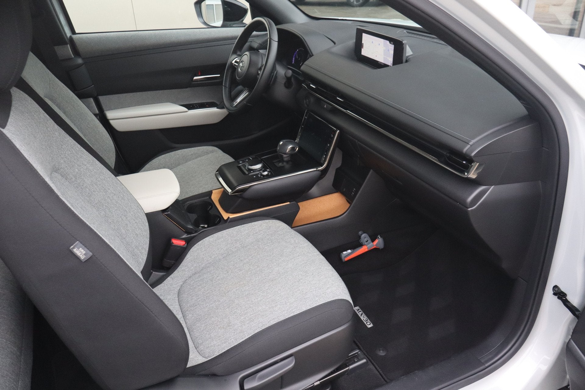 Mazda MX-30 e-SkyActiv 145 36 kWh - NL Auto! Head Up I Adap, Auto's, Stof, Gebruikt, 35 kWh, Wit