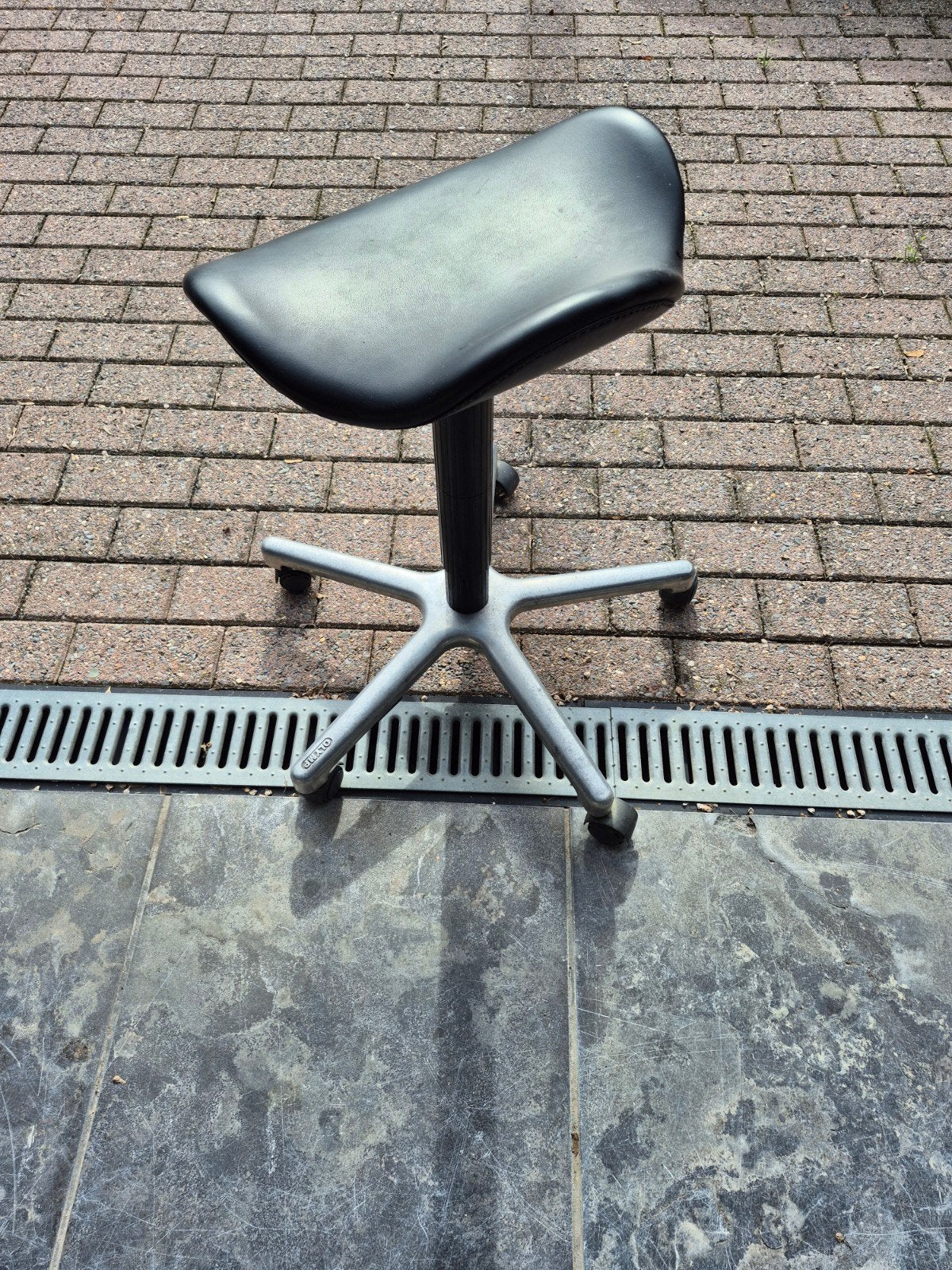 Olymp ergonomische zadelkruk op wielen, Ophalen, Zwart, Ergonomisch, Modern, Eén